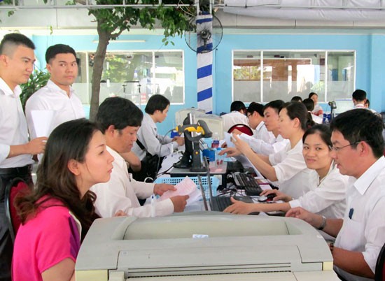 Tax payers at the HCMC Taxation Department (Photo: SGGP)